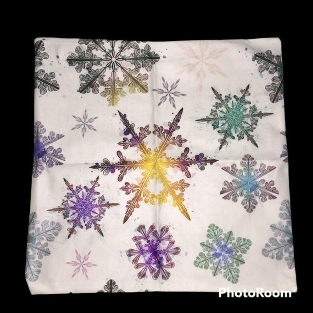 NWOT Snowflake Pillow Cover Multi Color Zipper Closure Purple Green
